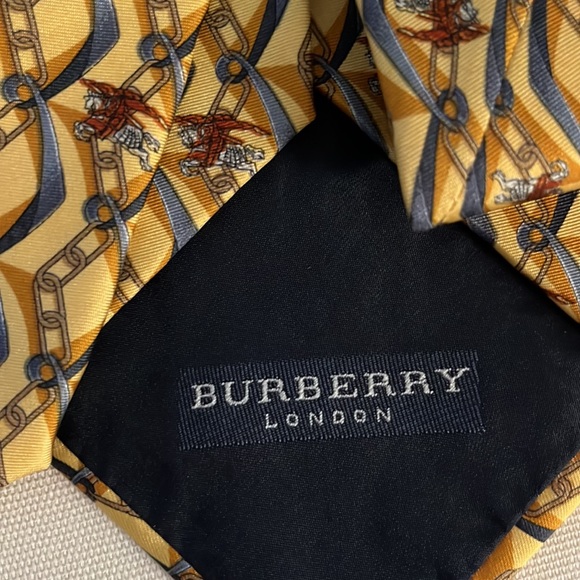 Burberry Silk Necktie with Burberry Signature Design - Picture 3 of 6